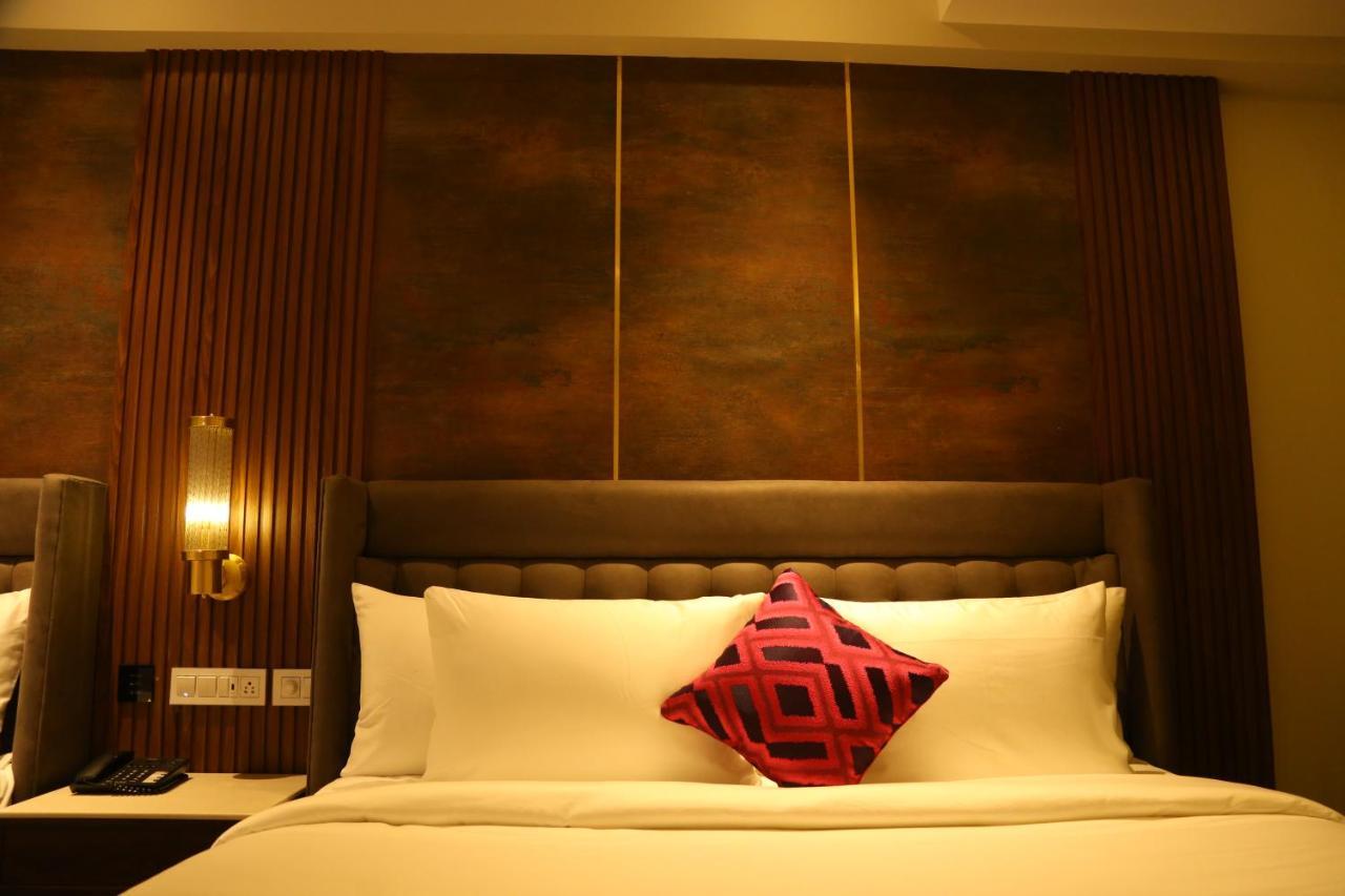Dreamz Inn & Suites Zirakpur Esterno foto