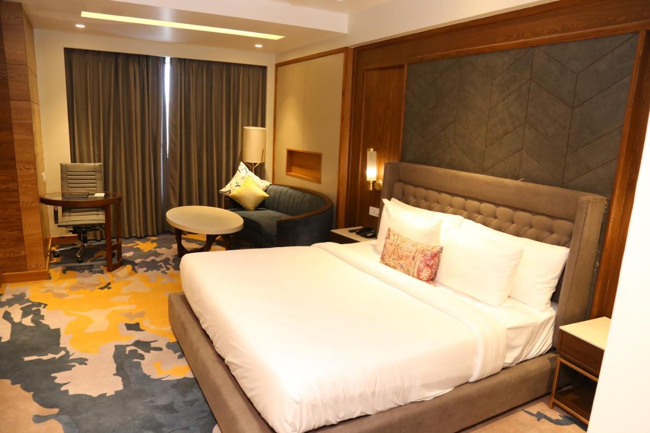 Dreamz Inn & Suites Zirakpur Esterno foto