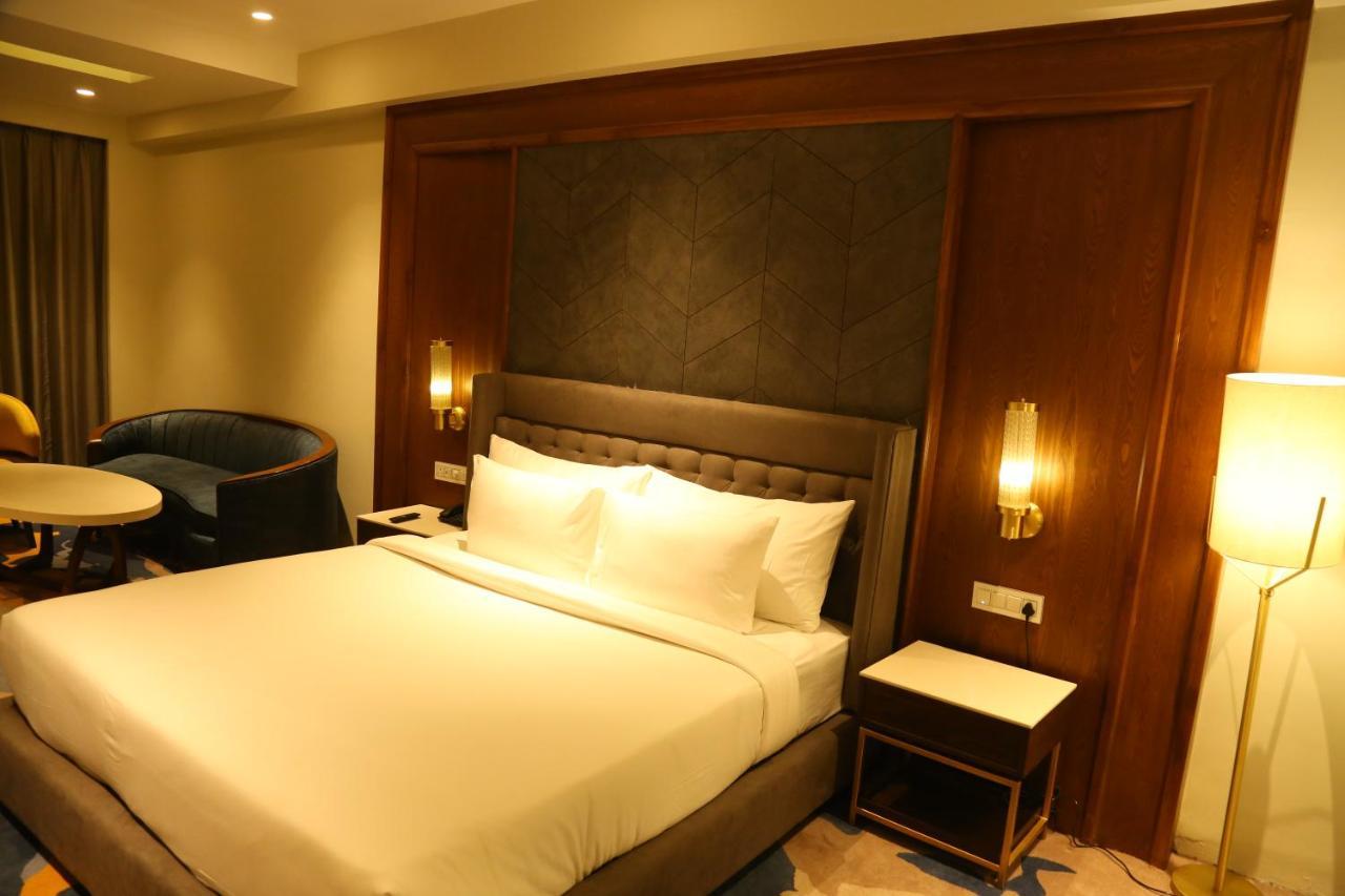 Dreamz Inn & Suites Zirakpur Esterno foto