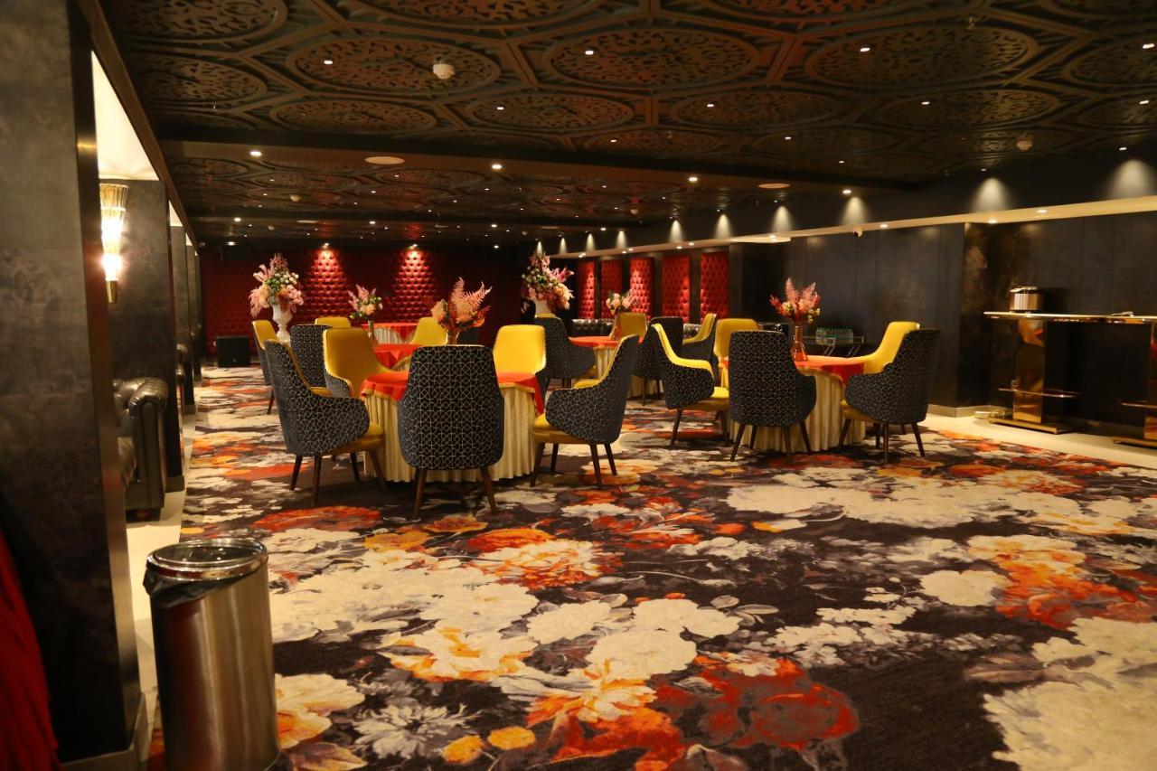 Dreamz Inn & Suites Zirakpur Esterno foto