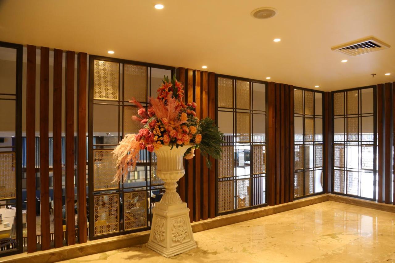 Dreamz Inn & Suites Zirakpur Esterno foto