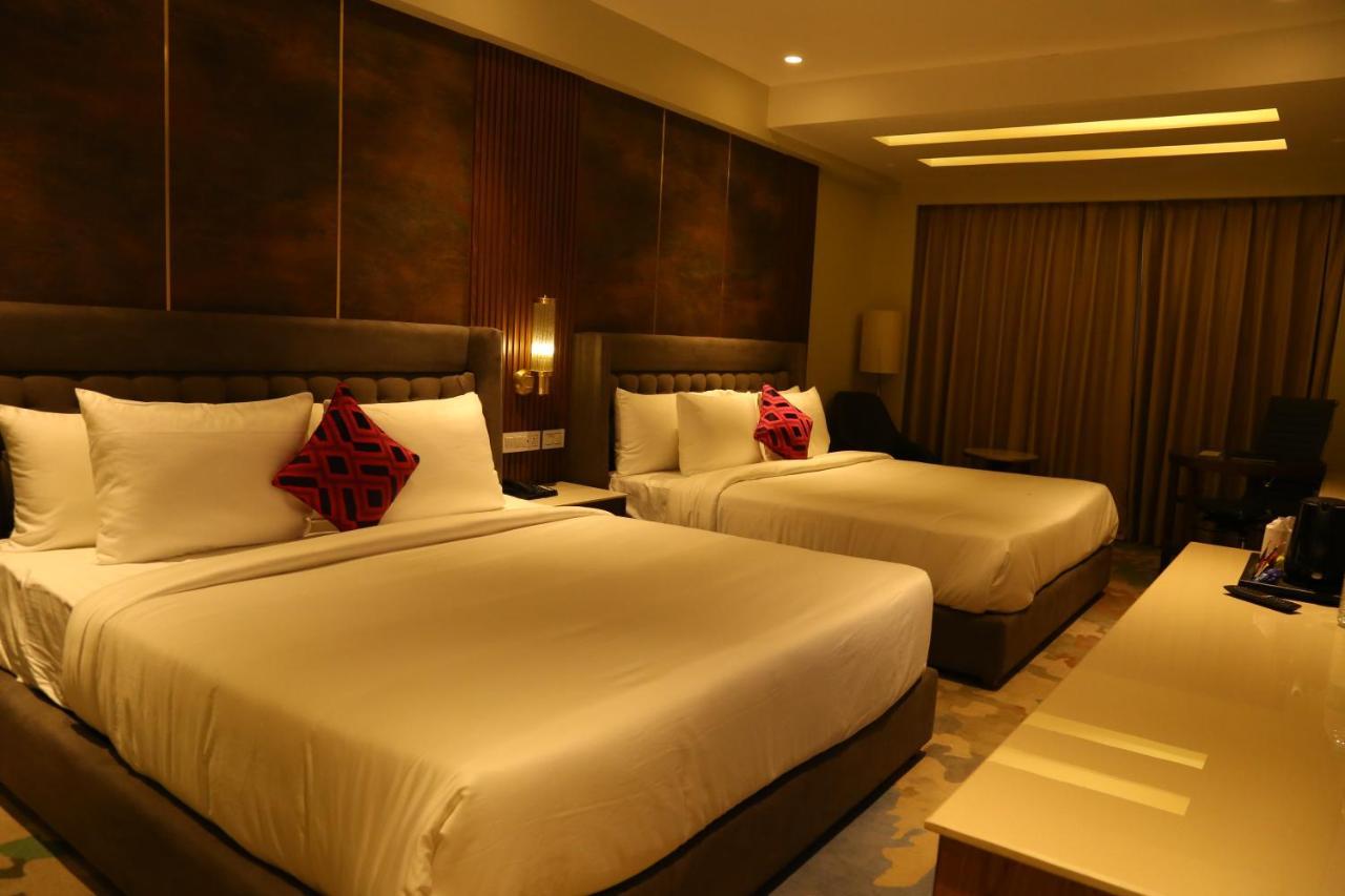 Dreamz Inn & Suites Zirakpur Esterno foto