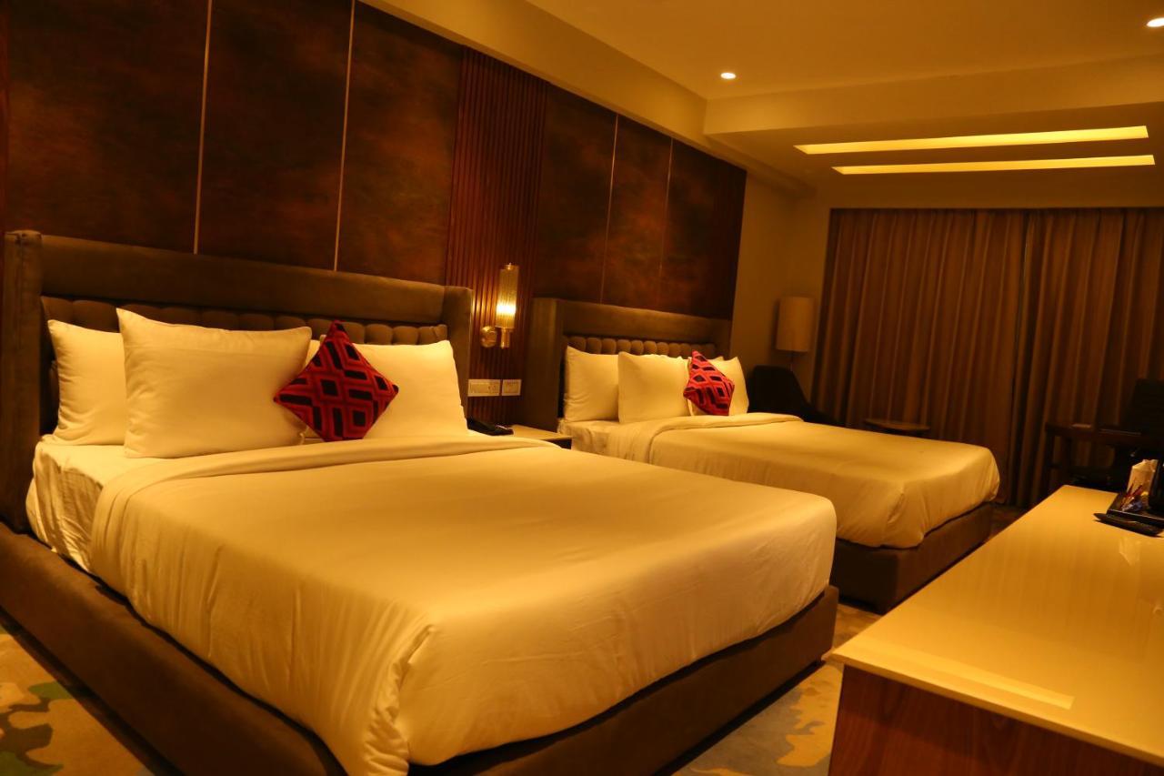 Dreamz Inn & Suites Zirakpur Esterno foto