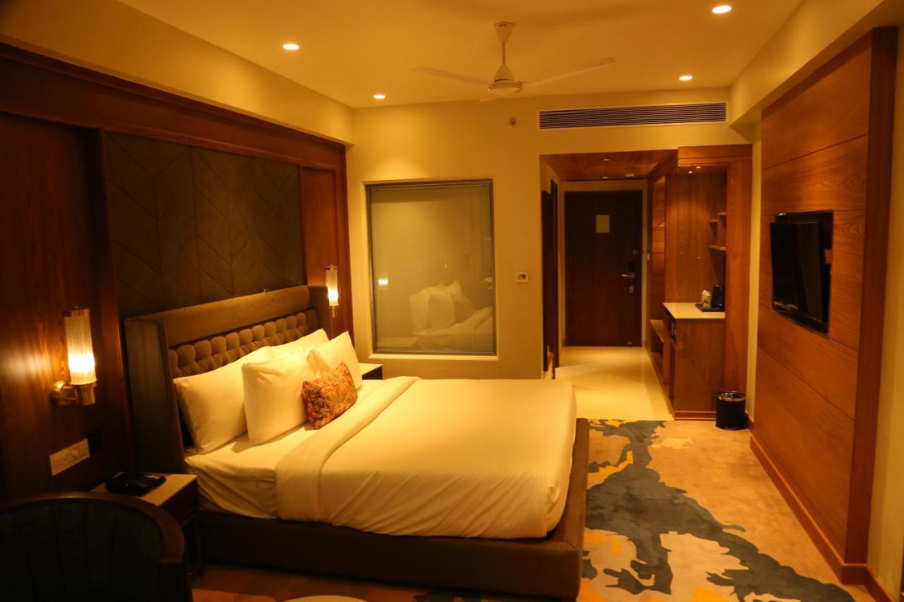 Dreamz Inn & Suites Zirakpur Esterno foto