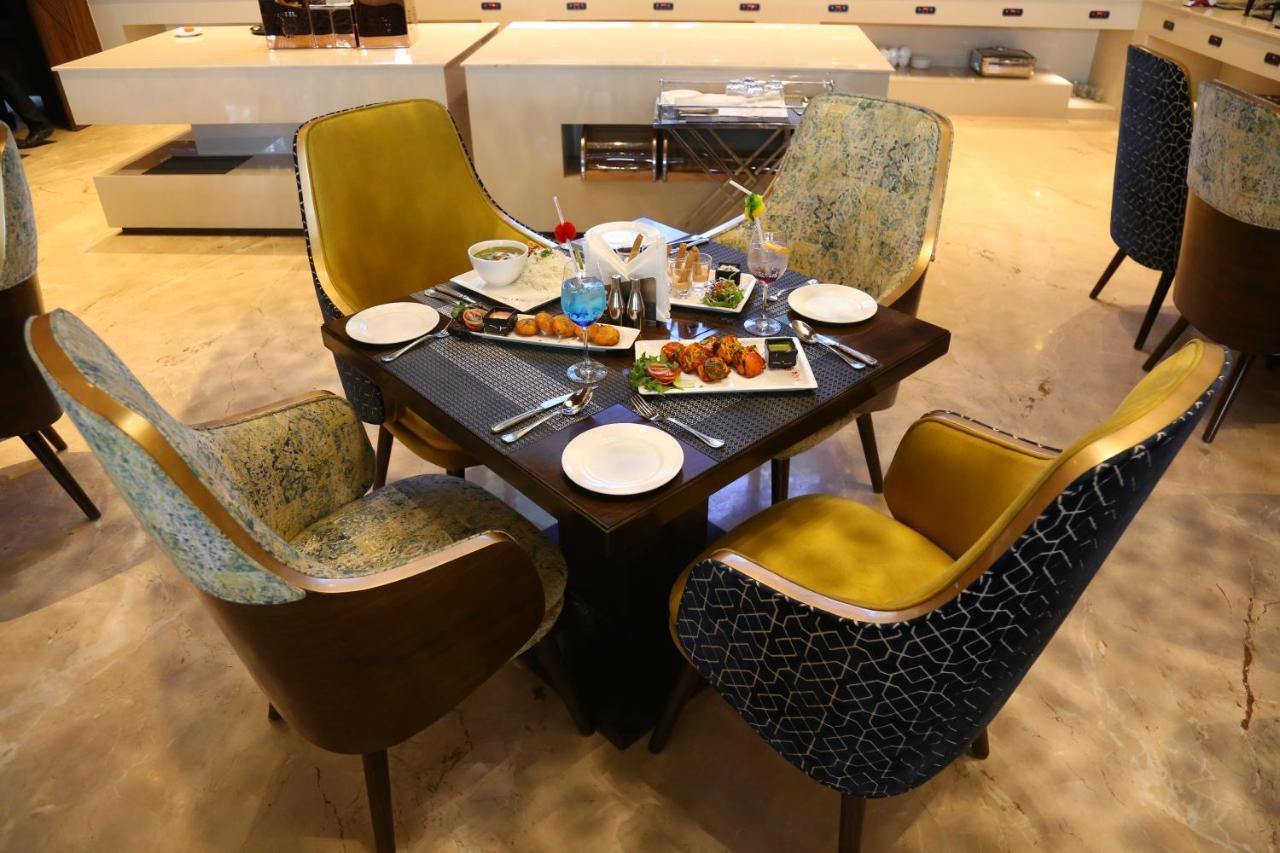 Dreamz Inn & Suites Zirakpur Esterno foto