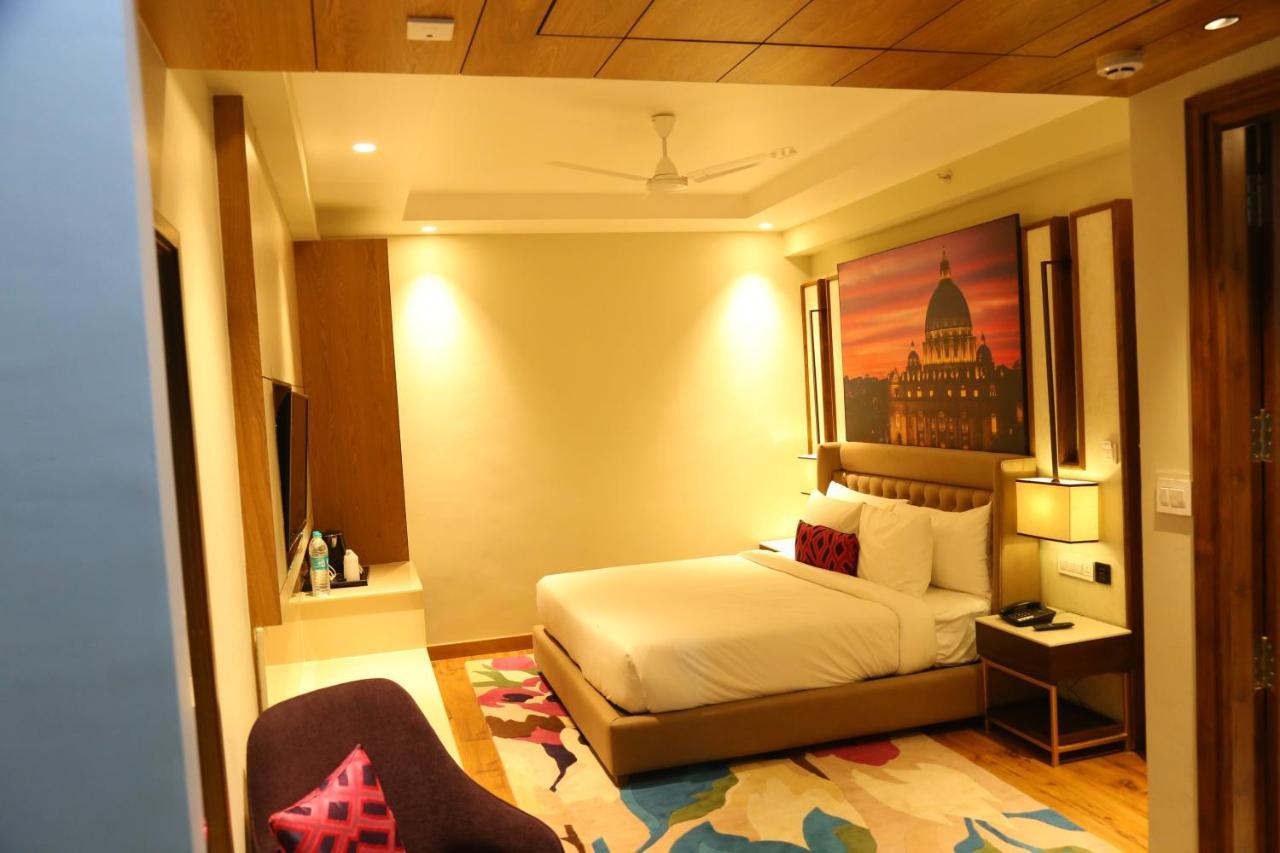 Dreamz Inn & Suites Zirakpur Esterno foto