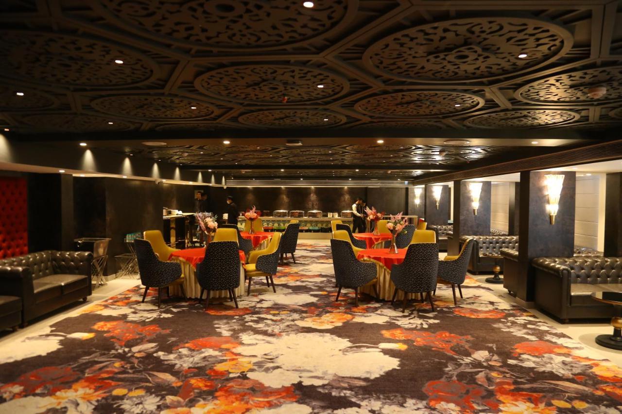 Dreamz Inn & Suites Zirakpur Esterno foto