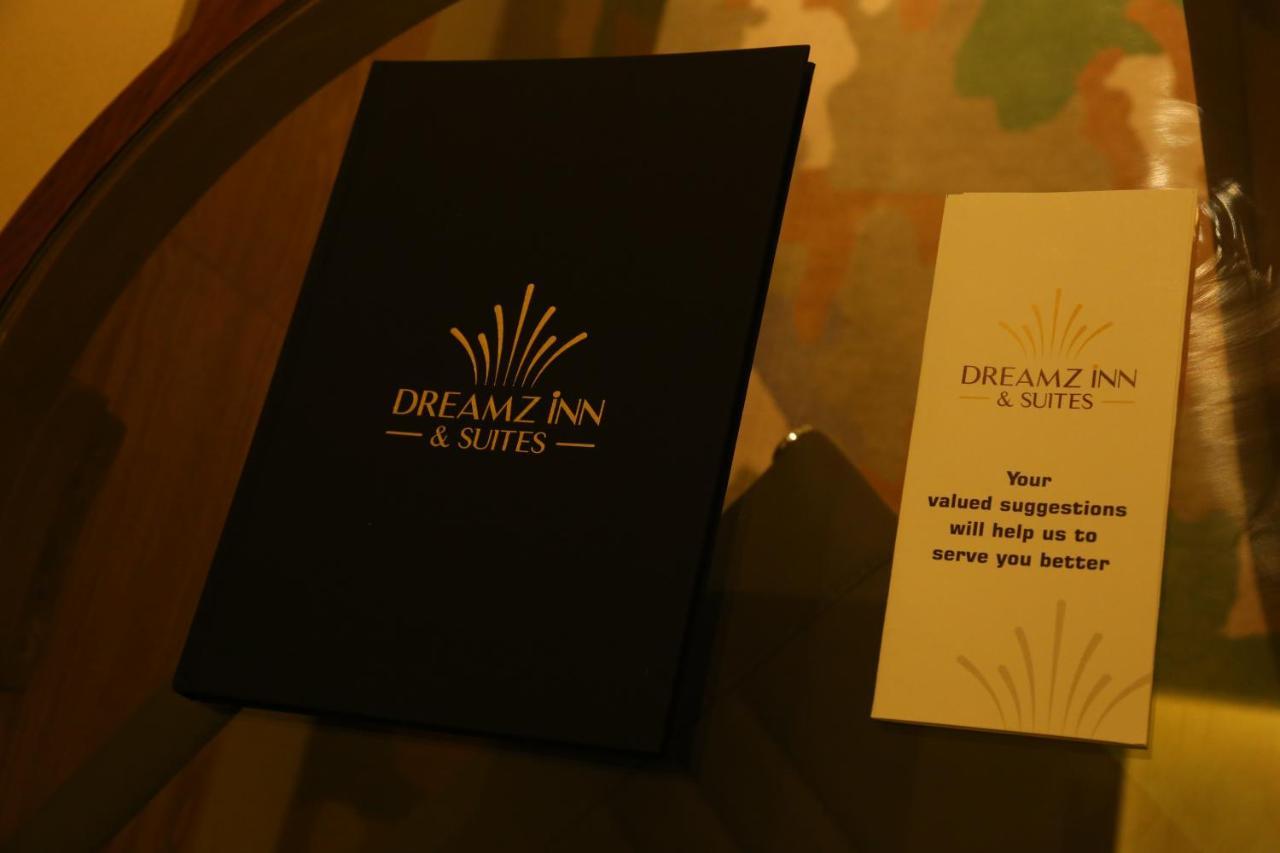 Dreamz Inn & Suites Zirakpur Esterno foto