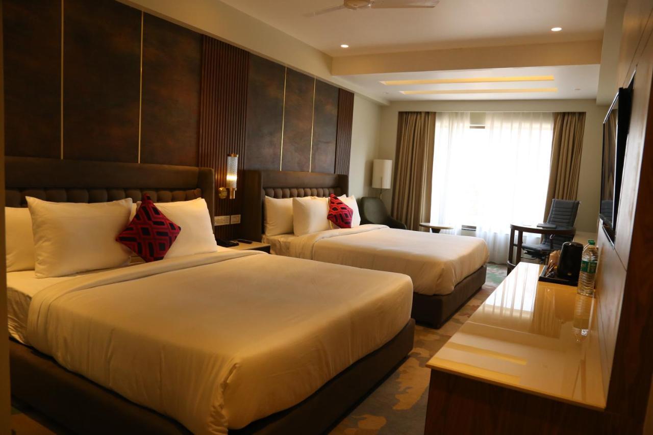 Dreamz Inn & Suites Zirakpur Esterno foto