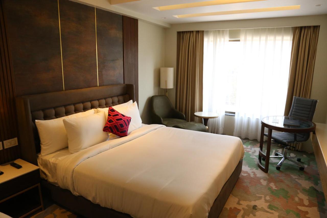 Dreamz Inn & Suites Zirakpur Esterno foto