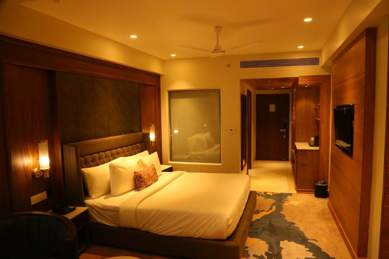 Dreamz Inn & Suites Zirakpur Esterno foto