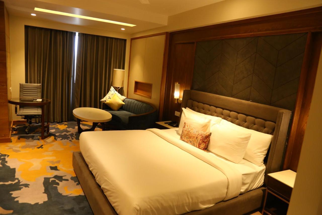 Dreamz Inn & Suites Zirakpur Esterno foto