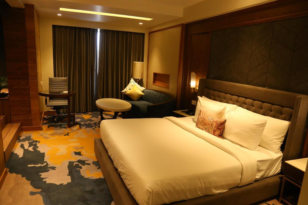 Dreamz Inn & Suites Zirakpur Esterno foto