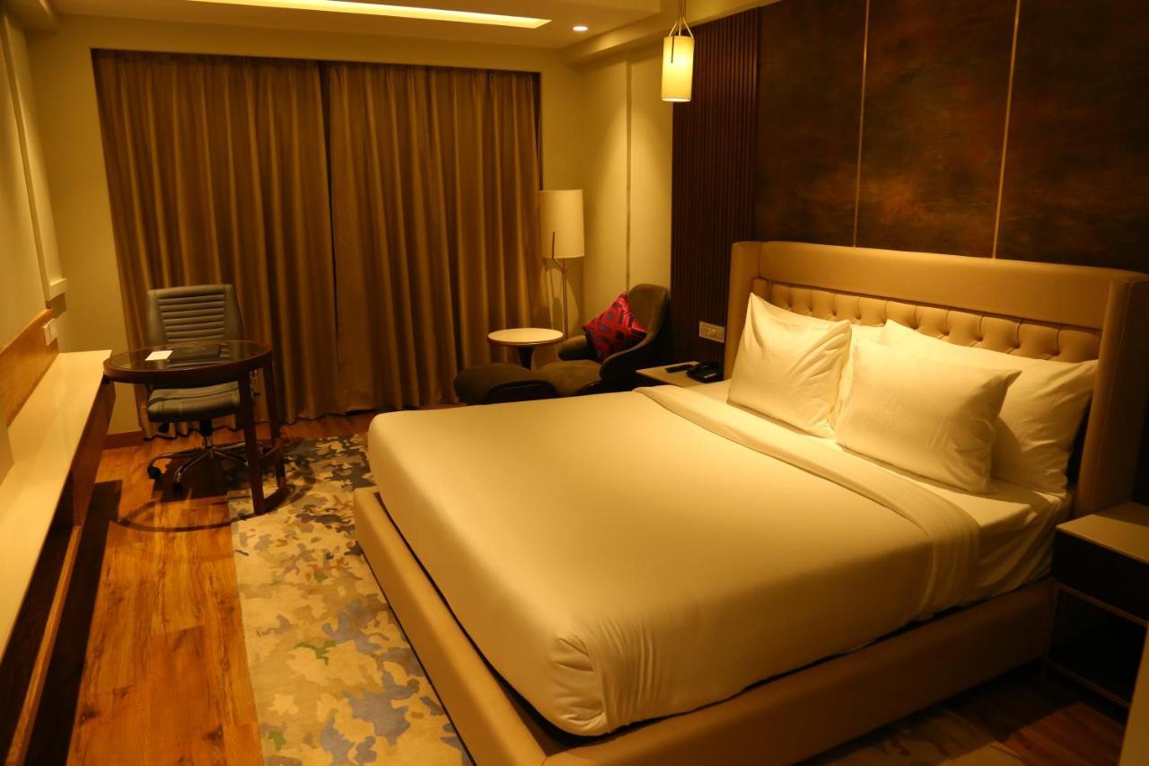 Dreamz Inn & Suites Zirakpur Esterno foto