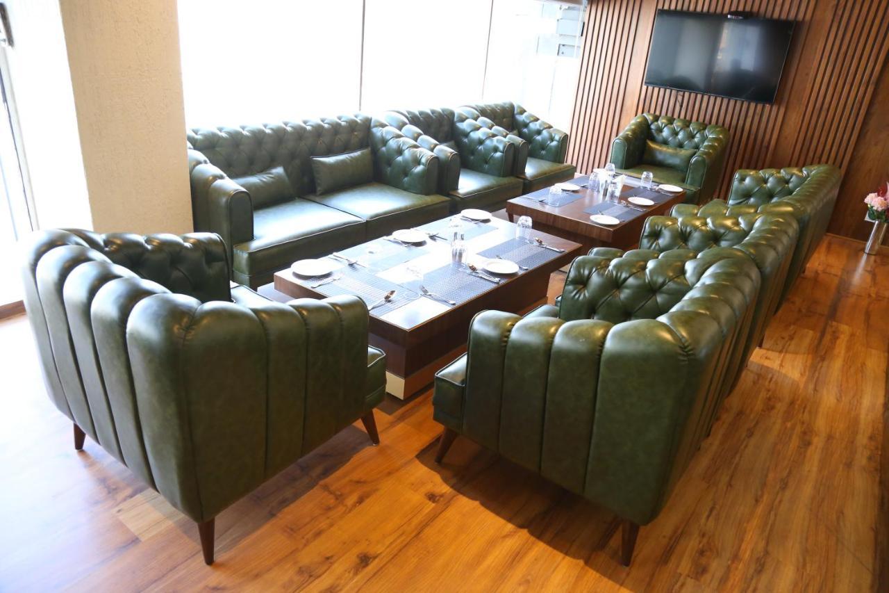 Dreamz Inn & Suites Zirakpur Esterno foto