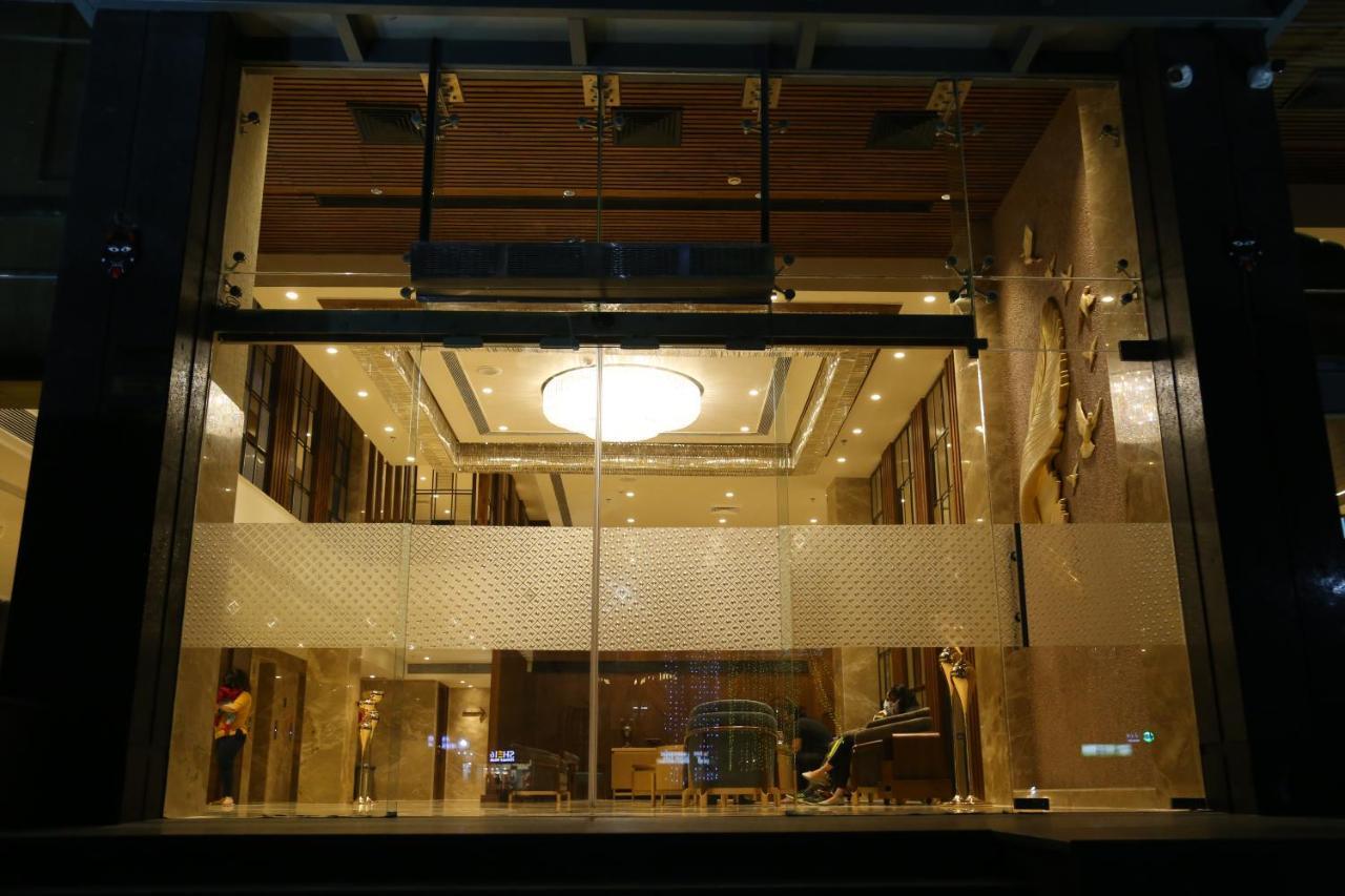 Dreamz Inn & Suites Zirakpur Esterno foto