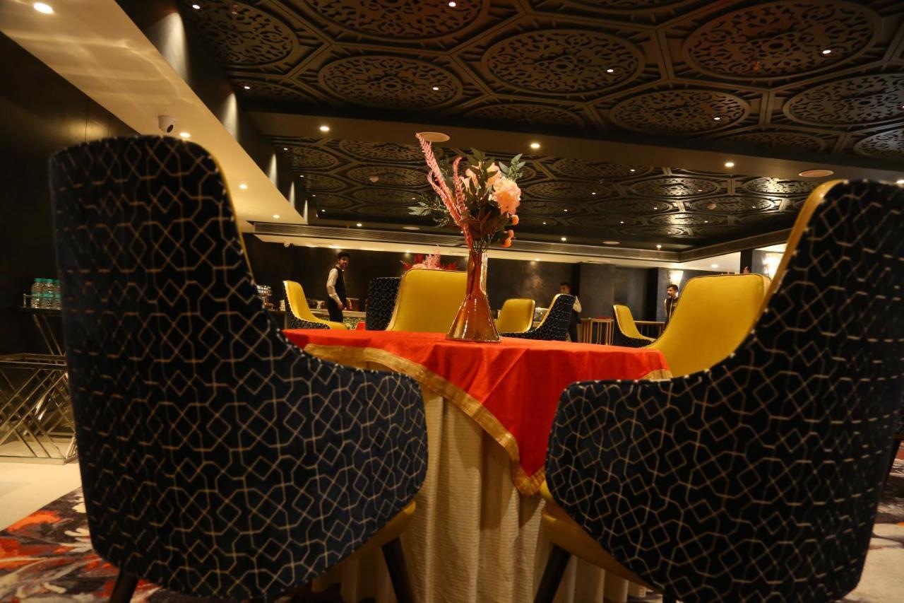 Dreamz Inn & Suites Zirakpur Esterno foto