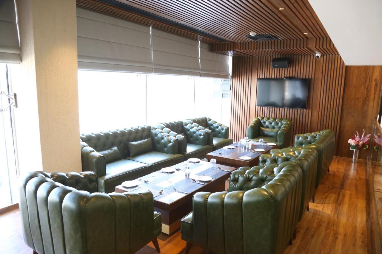 Dreamz Inn & Suites Zirakpur Esterno foto